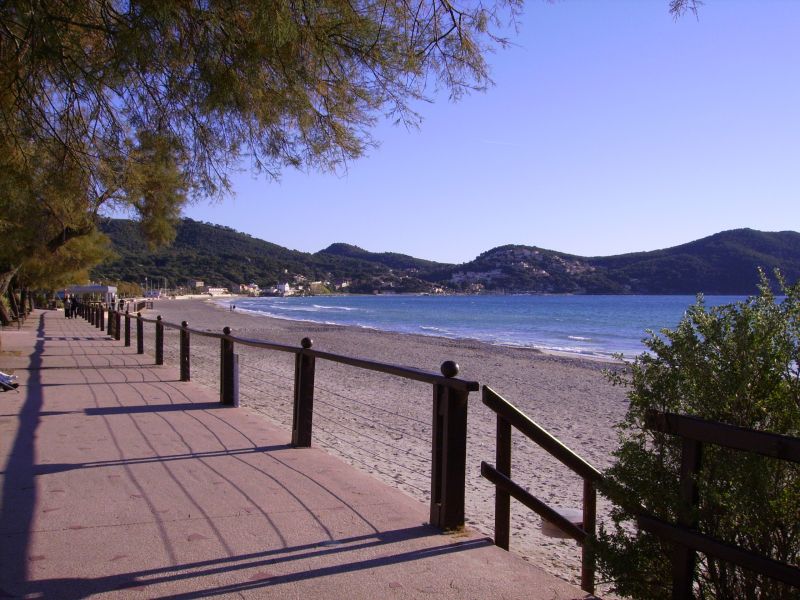 la grande plage des Lecques (1.5 km)