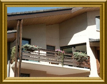 Salon repas & mezzanine.Dining room and mezzanine floor