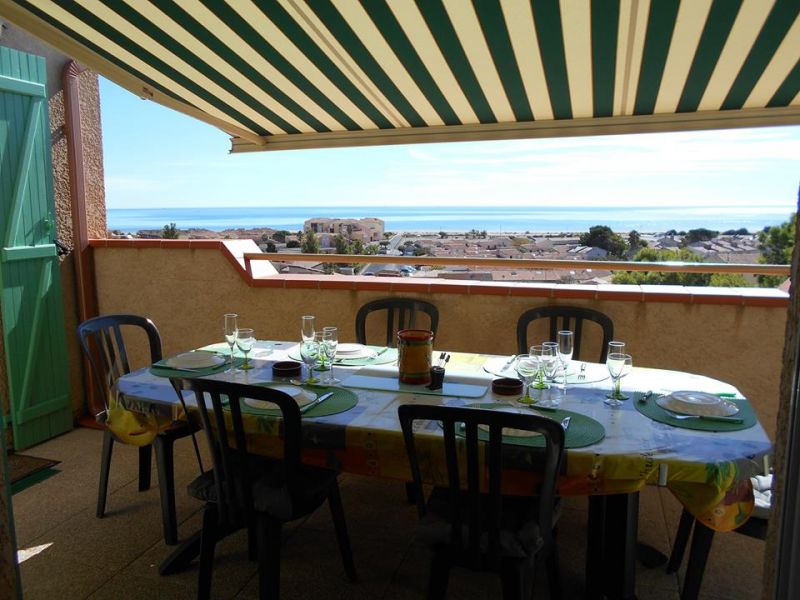 les chalets du marché de st pierre la mer