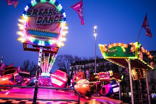 marché nocturne tous les soirs, l'été