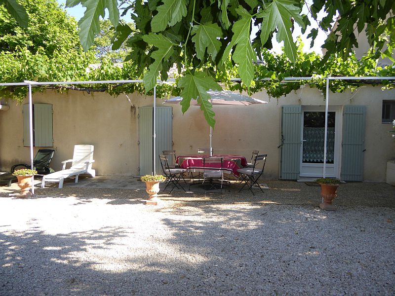 terrasse et cour ombragées