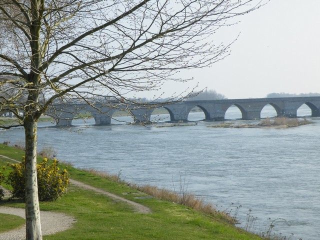 LE PONT DE BEAUGENCY